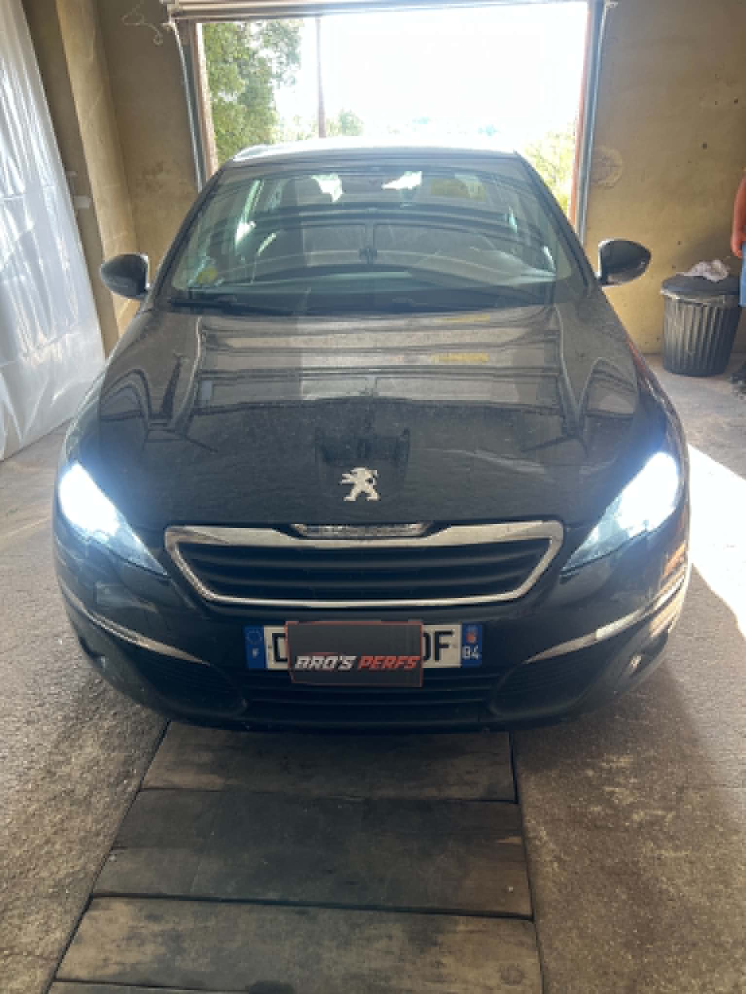 Peugeot 308 1.6 HDi 90 ch solution FAP